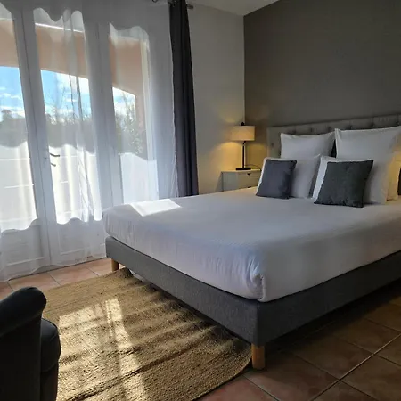 Le Saint-geniès Hotel 3*