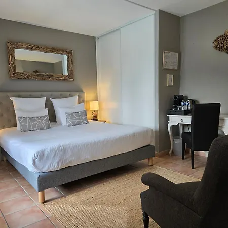 Le Saint-genies Hotel 3*