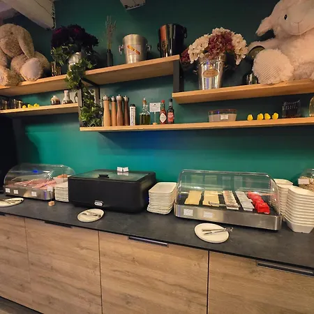 ル サン ジェニー ホテル 3*