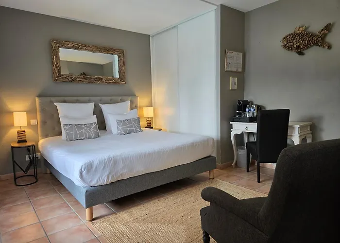Le Saint-genies Отель 3*